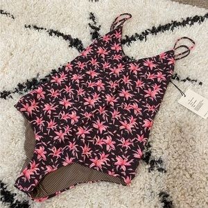 ACACIA NWT Crew Full Piece in Madonna Size MEDIUM